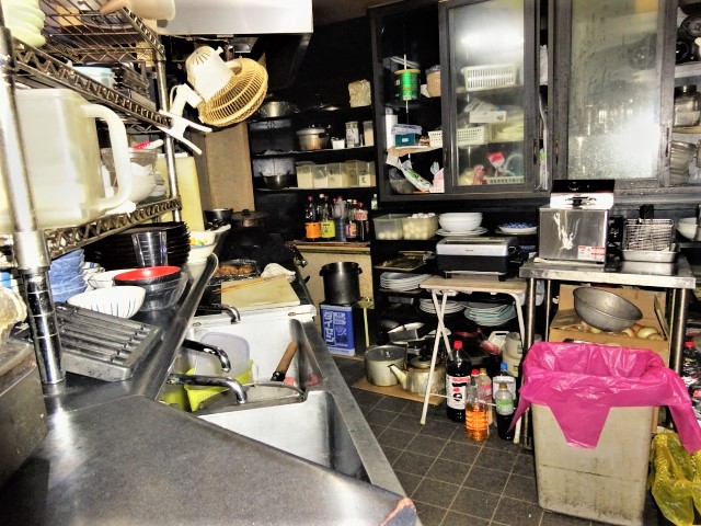 夜 蕨 居酒屋 シェアレストラン